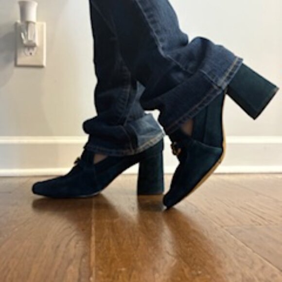 Bella Vita Navy Suede Gold Chain Loafers Size 9 | New